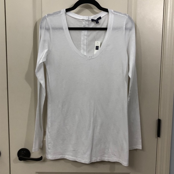 😍NWT Gap LongSleeve White w/Back Buttons! M😍 - Picture 3 of 7